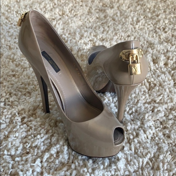 Louis Vuitton Nude Patent Oh Really! Peep Toe Pump - Picture 2 of 9
